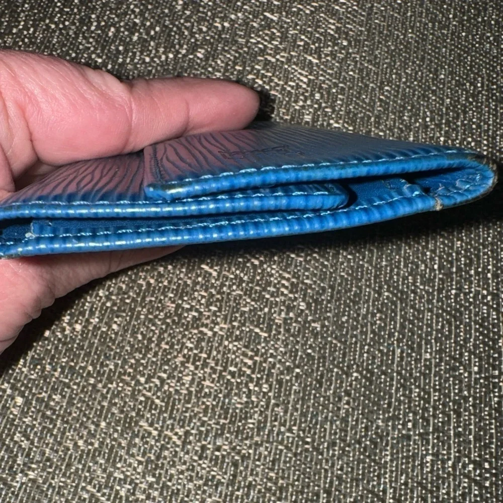 GUC Blue Epi Leather Louis Vuitton 6 ring Key Holder - Picture 3 of 9